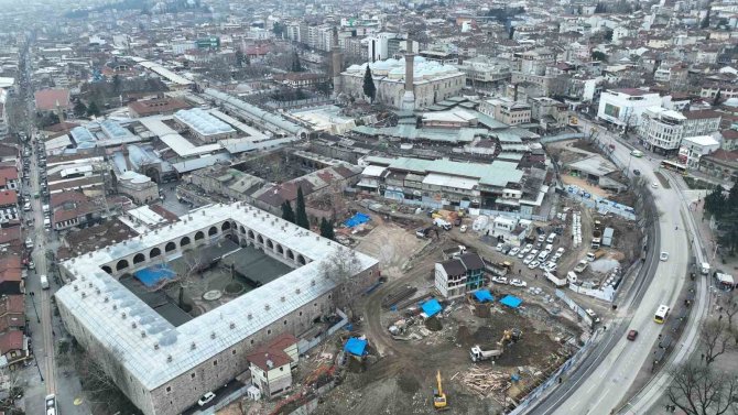 Bursa’nın Unesco Dünya Miras Listesindeki Tarihi Projesinde Şok..."aslında Mezarların Üzerinde Geziyormuşuz"