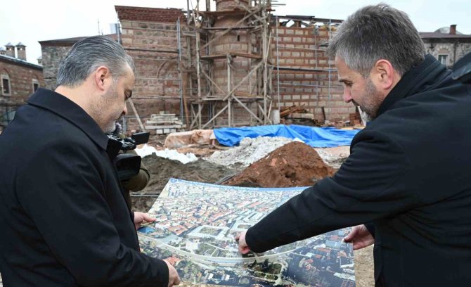 Bursa’nın Unesco Dünya Miras Listesindeki Tarihi Projesinde Şok..."aslında Mezarların Üzerinde Geziyormuşuz"