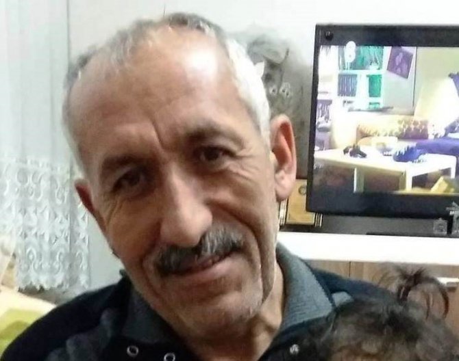 Tavşanlı’da Emekli Öğretmen Evinin Önünde Ölü Bulundu