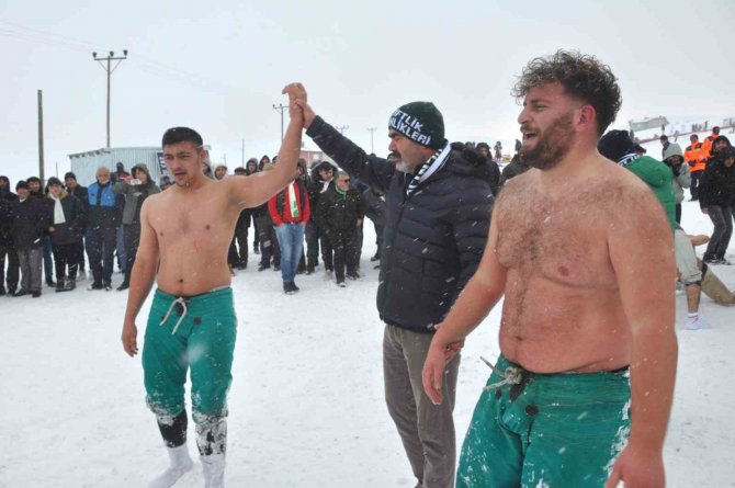 Karda Güreş Tuttular, Soğuk Havaya Meydan Okudular