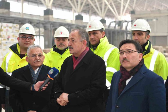 Kayseri Protokolü Kayseri Havalimanı Yeni Terminal Binası Çalışmalarını Yerinde İ̇nceledi