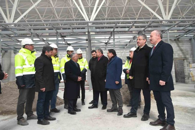 Kayseri Protokolü Kayseri Havalimanı Yeni Terminal Binası Çalışmalarını Yerinde İ̇nceledi