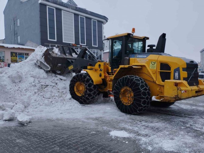 Varto Belediyesi Kar Nakli Çalışması Başlattı