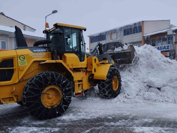 Varto Belediyesi Kar Nakli Çalışması Başlattı