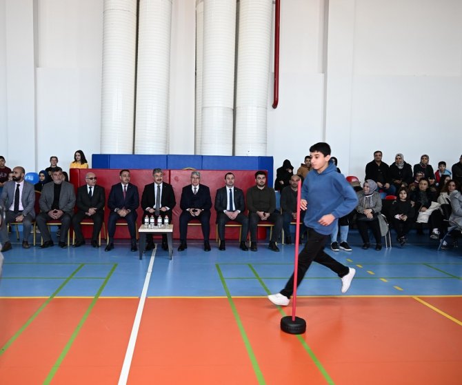 Osmaniye’de Yetenekli Sporculara Malzeme Dağıtıldı