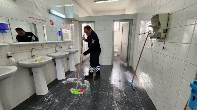 Zeytinburnu’nda Tertemiz Okullar Öğrencileri Bekliyor