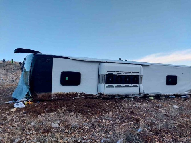 Yolcu Otobüsü Devrildi: 6 Ölü, 35 Yaralı