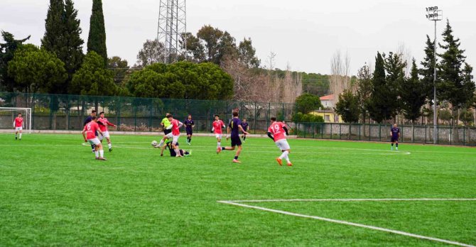 Alaçatıspor, Budaklar Gençlik’i 4-0 Yendi