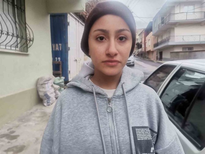 İ̇zmir’de Ekmek Yapan Kadınların Üzerine Teras Duvarı Yıkıldı: 3 Yaralı