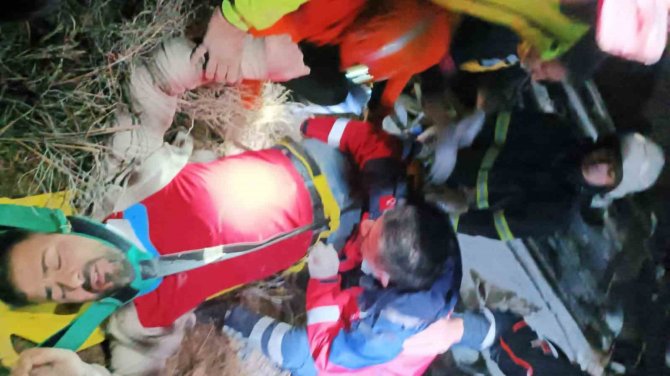 Takla Atan Araçtan Çıkan Kız Çocuğu Yardım İstedi: 4 Yaralı