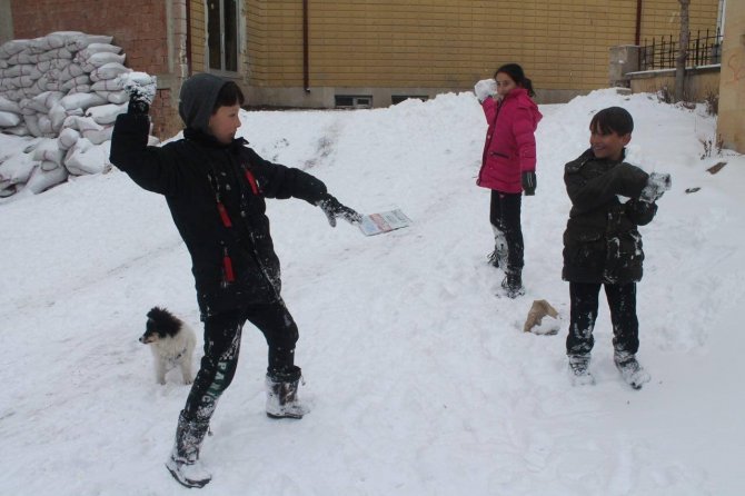 Bayburt’ta Kar Nedeniyle Yarıyıl Tatili Bir Gün Uzatıldı Okullar Tatil Edildi