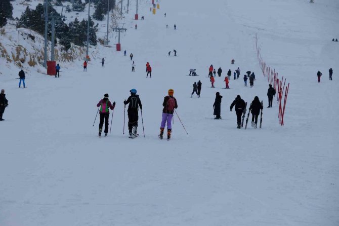 Erzincan’da Beklenen Kar Yağışının Ardından Kayak Sezonu Açıldı