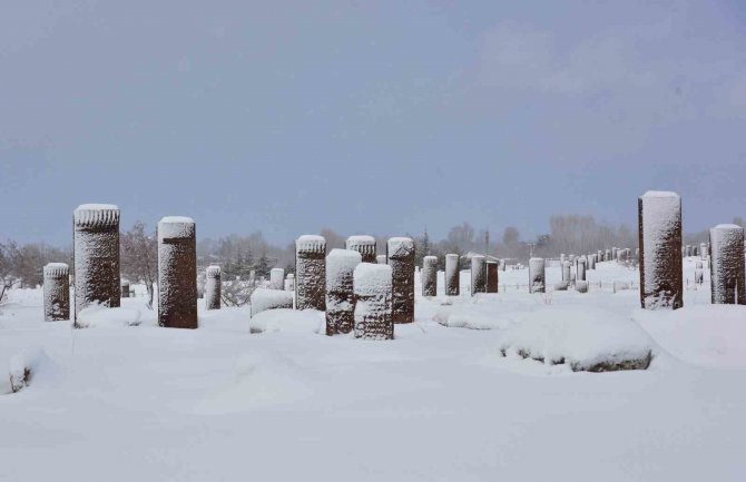 ’Sakin Şehir’ Ahlat’ın Tarihi Mekanlarından Kartpostallık Kar Manzaraları
