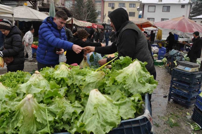İ̇lk Emekli Maaşını Aldığı Gün Bir Kamyon Dolusu Ürünü 5 Liradan Satacak