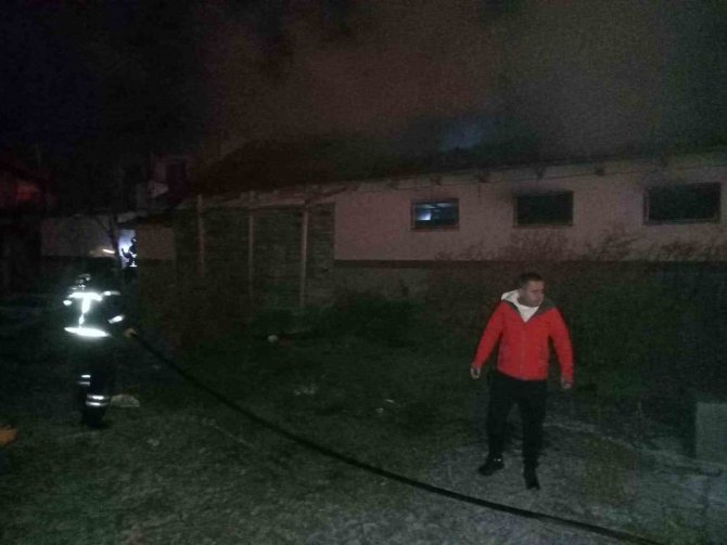Burdur’da Tavuk Çiftliği Alevlere Teslim Oldu