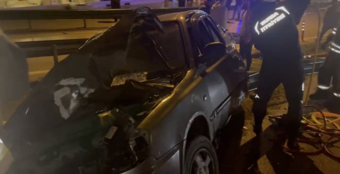 Bursa’da Kontrolden Çıkan Otomobil Bariyerlere Saplandı: 5 Yaralı