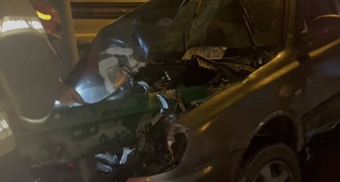 Bursa’da Kontrolden Çıkan Otomobil Bariyerlere Saplandı: 5 Yaralı