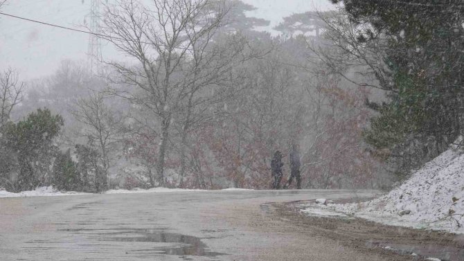 Çanakkale’de Kar Yağışı Etkili Oluyor