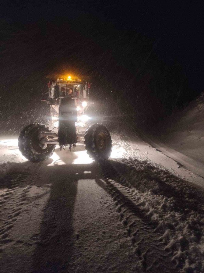 Yenice’de Karla Mücadele Çalışmaları Aralıksız Sürüyor