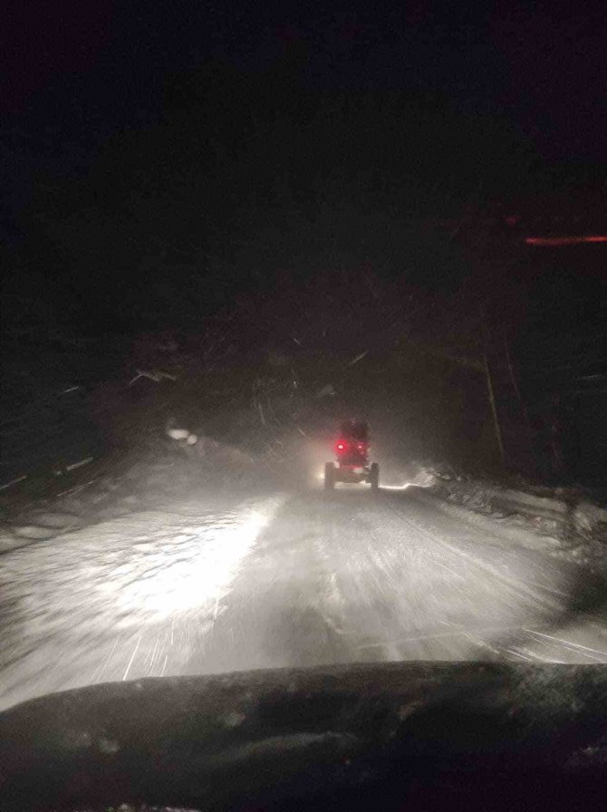 Yenice’de Karla Mücadele Çalışmaları Aralıksız Sürüyor