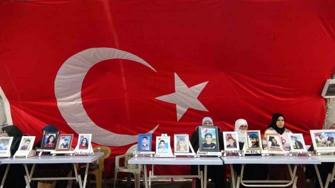Evladına Hasret Kalan Bedriye Uslu: “Evlat Nöbetimi Kararlılıkla Devam Ettireceğim”