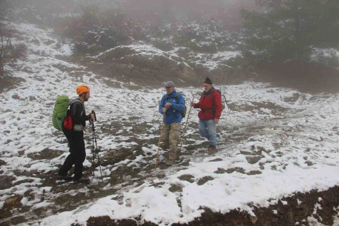 Karla Kaplanan Spil Dağcıların Akınına Uğradı