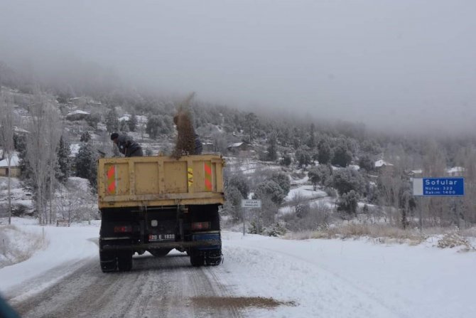 Çameli’de Belediye Ekiplerinin Kar Mücadelesi Sürüyor
