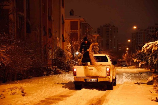 Yenişehir Belediyesi Ekipleri Kar Teyakkuzunda