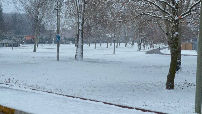 Dursunbey’de Kar Yağışı Sonrası 38 Mahallenin Yolu Ulaşıma Kapandı