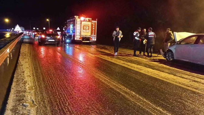Kar Yağışı Zincirleme Kazaya Neden Oldu: 3 Yaralı