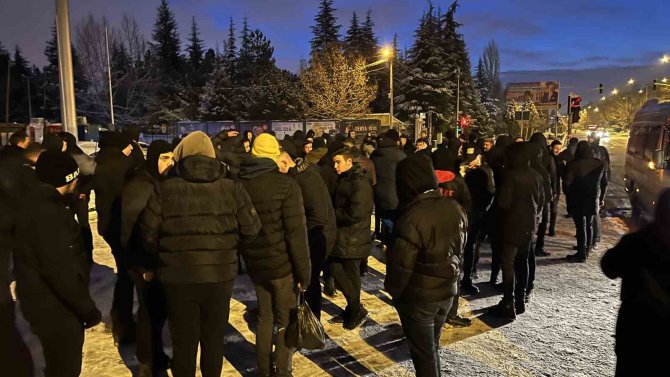 Eskişehirspor Taraftarları 10 Minibüs Ve 1 Otobüs İle Deplasman Yolunda