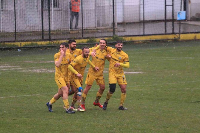 Tff 3.lig: Belediye Derincespor: 1 - Yomraspor: 0