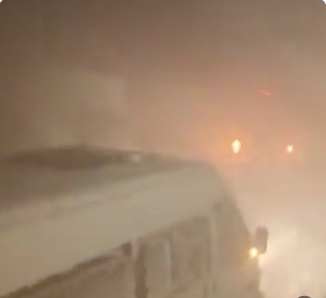 Derecik Yolunda Mahsur Kalan 8 Araç Ve 35 Vatandaş Kurtarıldı