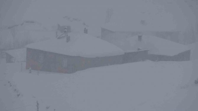 Yüksekova Kar Altında