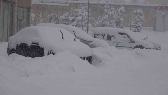 Yüksekova Kar Altında