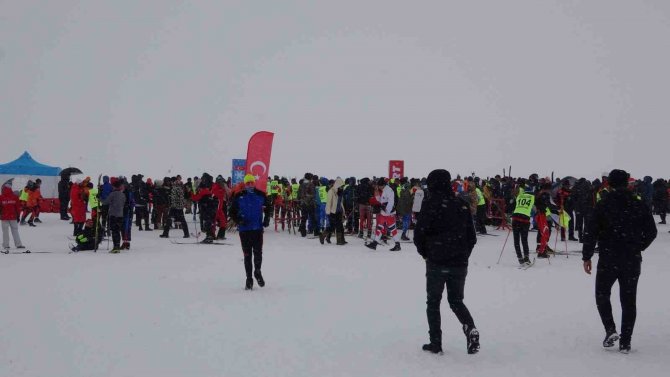 Yüksekova’da ‘Kayaklı Koşu Eleme Yarışması’ Heyecanı
