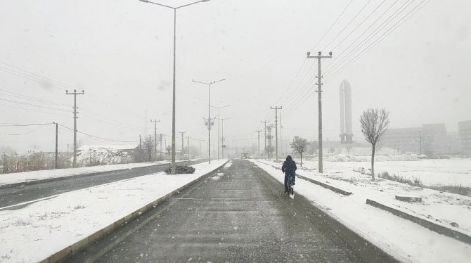 Iğdır’da Kar Yağışı Etkili Oluyor