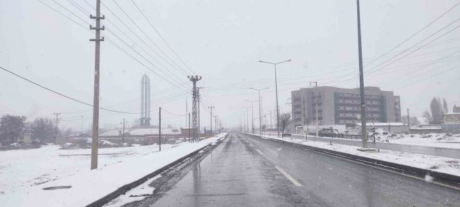 Iğdır’da Kar Yağışı Etkili Oluyor