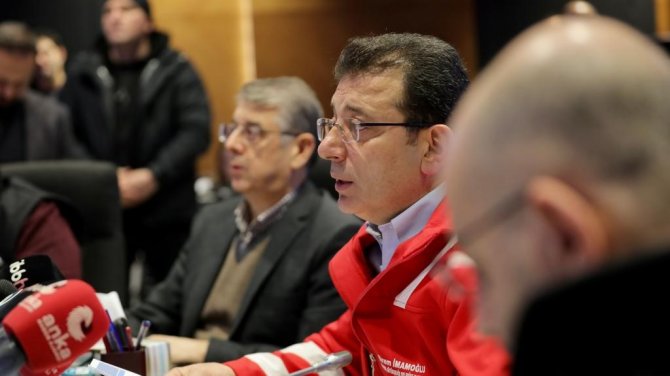 İ̇stanbul Büyükşehir Belediye Başkanı İ̇mamoğlu, İ̇stanbulluları Kar Yağışına Karşı Uyardı