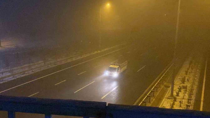 İ̇stanbul - İ̇zmir Otoyolu Balıkesir Mevkiinde Görüş 50 Metreye Düştü