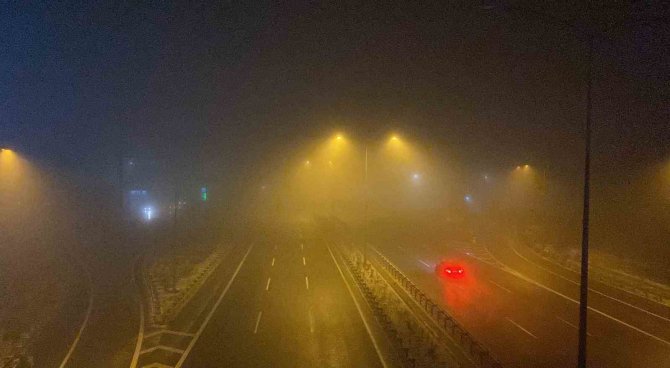 İ̇stanbul - İ̇zmir Otoyolu Balıkesir Mevkiinde Görüş 50 Metreye Düştü
