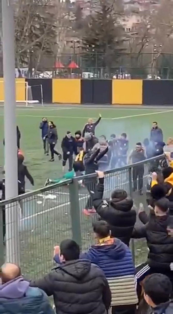Beykoz’da Amatör Lig Maçında Kavga: Tekmeler Yumruklar Havada Uçuştu