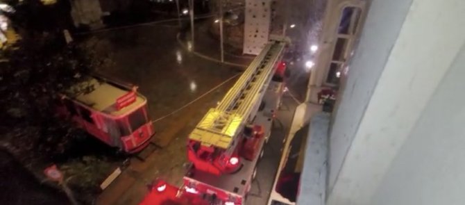 Galata Kulesi’nin Korkulukları Şiddetli Rüzgar Nedeniyle Koptu