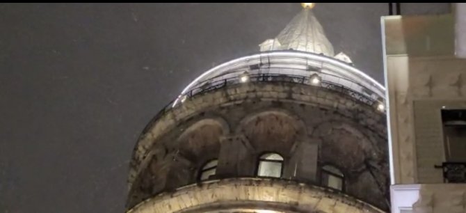 Galata Kulesi’nin Korkulukları Şiddetli Rüzgar Nedeniyle Koptu