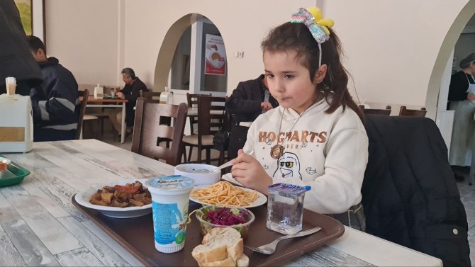 Miniklere Ücretsiz Yemek Hazırlığı