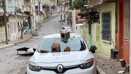 İ̇zmir’de Fırtına Hayatı Olumsuz Etkiledi