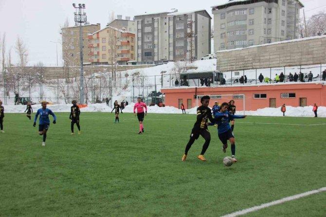 Kadın Futbol Süper Ligi: Hakkarigücü: 0 - Antep Alg: 3