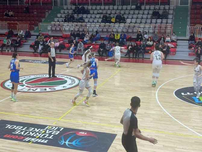 İ̇zmit Belediyespor, Yalova’yı Devirip Seriyi 12 Maça Çıkardı