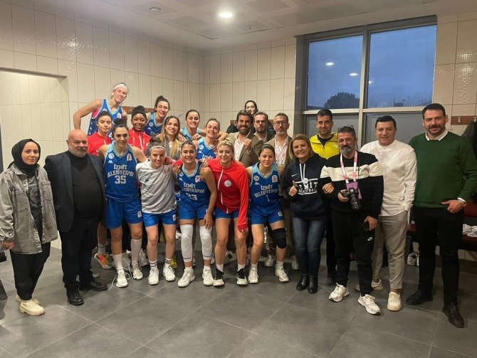 İ̇zmit Belediyespor, Yalova’yı Devirip Seriyi 12 Maça Çıkardı