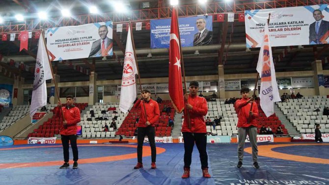 Kahramanmaraş’ta ‘Uluslararası 12 Şubat U20 Güreş Turnuvası’